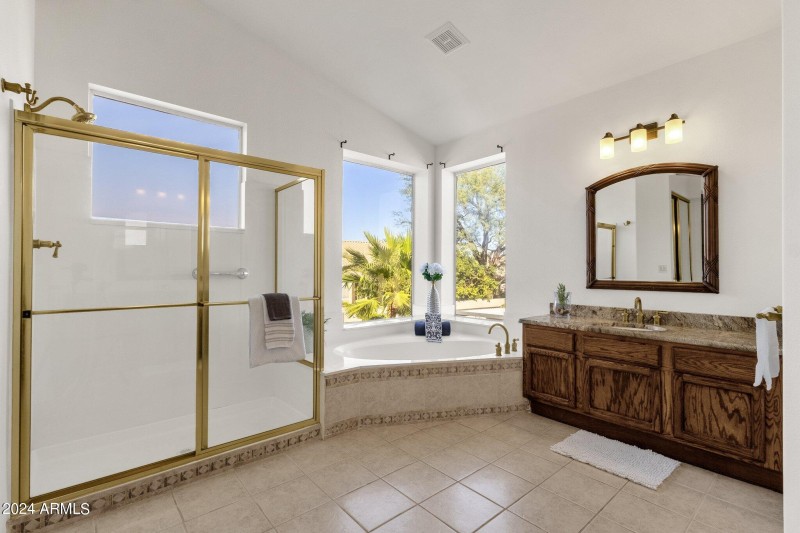 40-web-or-mls-5542-e-anderson-dr