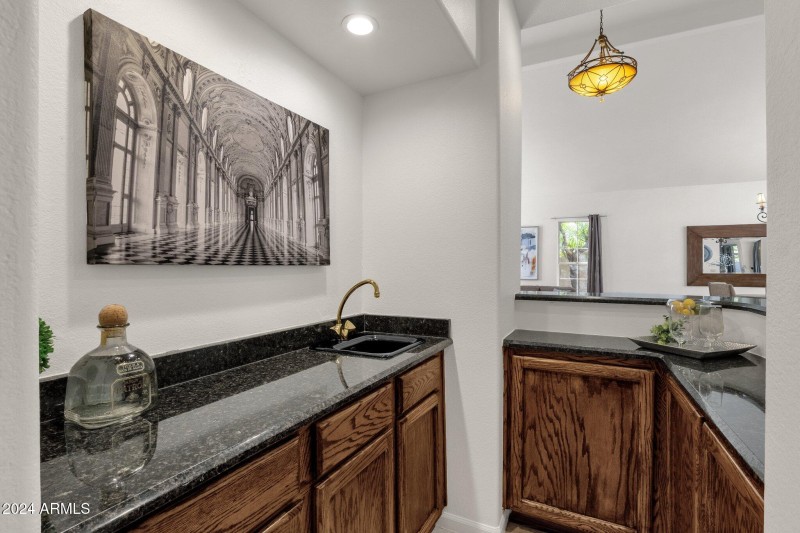 23-web-or-mls-5542-e-anderson-dr