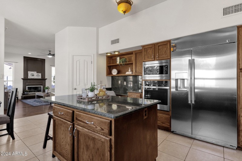 18-web-or-mls-5542-e-anderson-dr