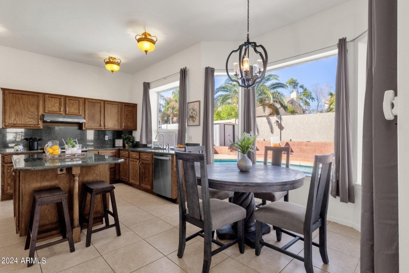 16-web-or-mls-5542-e-anderson-dr