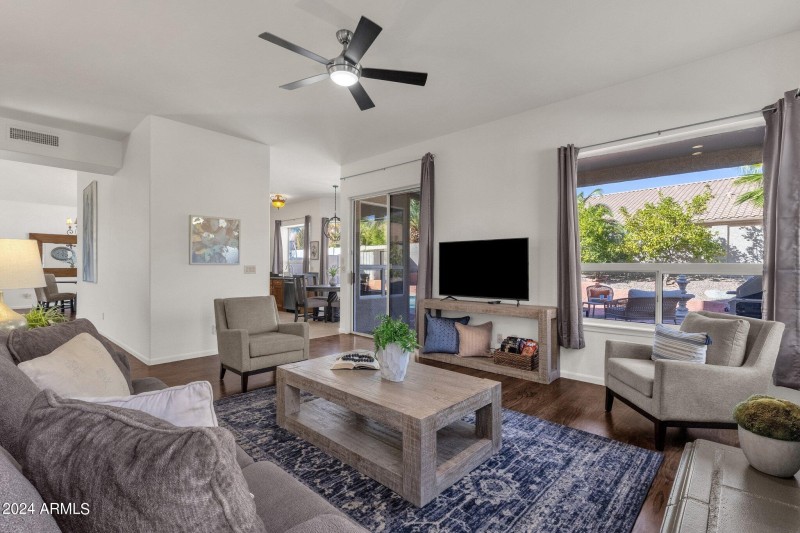 15-web-or-mls-5542-e-anderson-dr