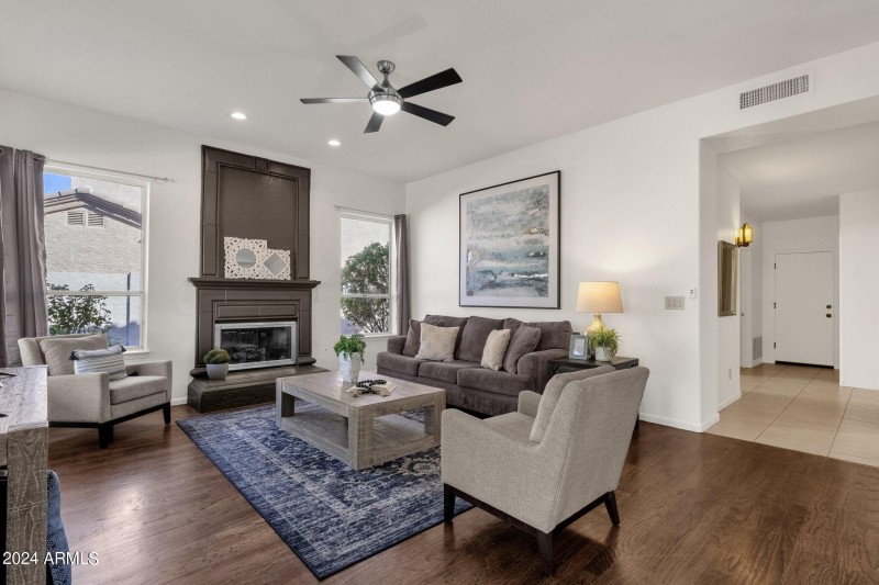 14-web-or-mls-5542-e-anderson-dr