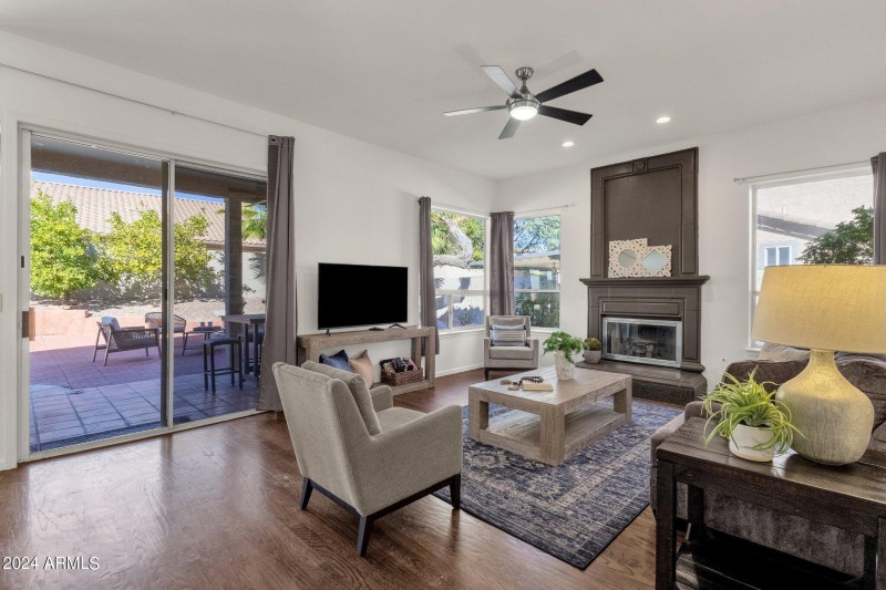 13-web-or-mls-5542-e-anderson-dr