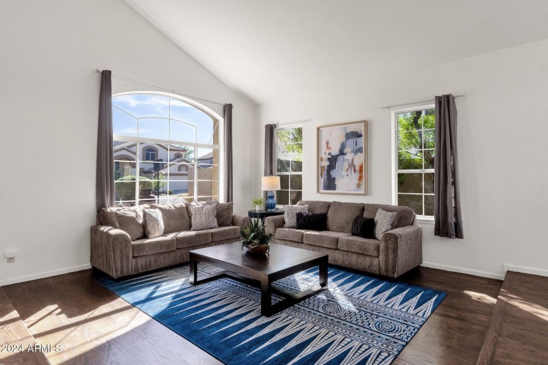 8-web-or-mls-5542-e-anderson-dr