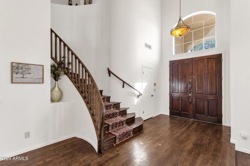 6-web-or-mls-5542-e-anderson-dr