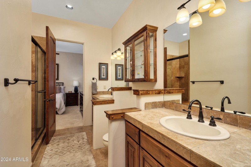 033_Jack and Jill Bathroom