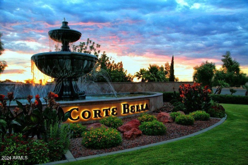 Corte Bella Fountain Night