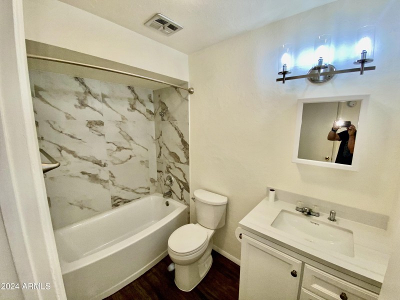 517 Bathroom 2