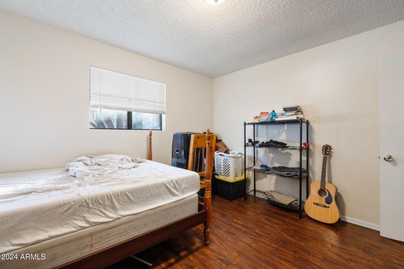 12-Bedroom 1_2