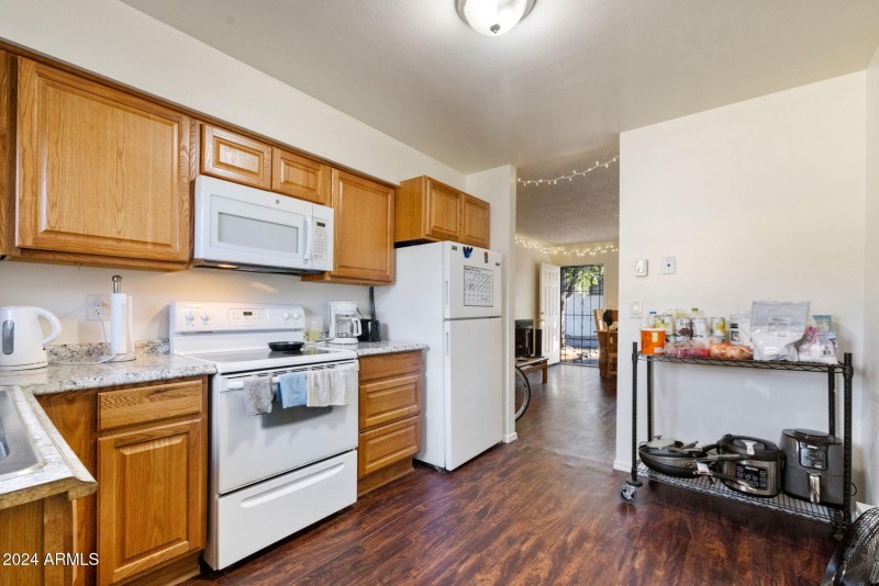 10-Kitchen_2