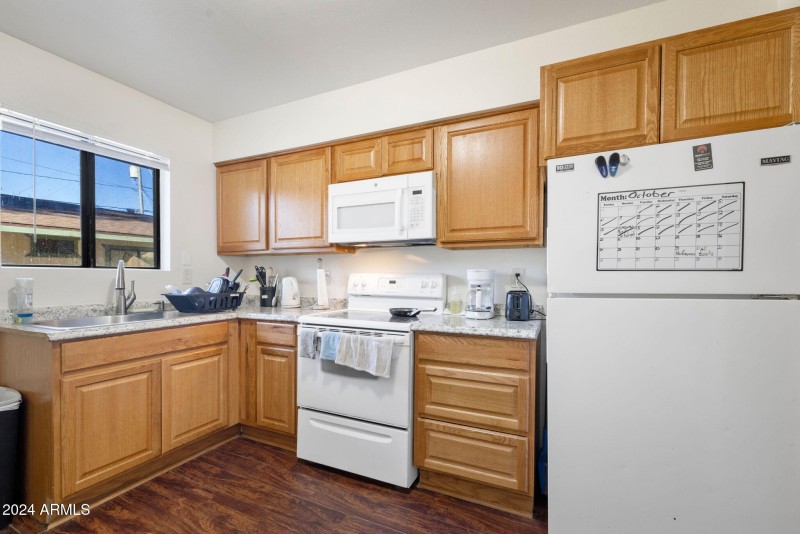 9-Kitchen_1