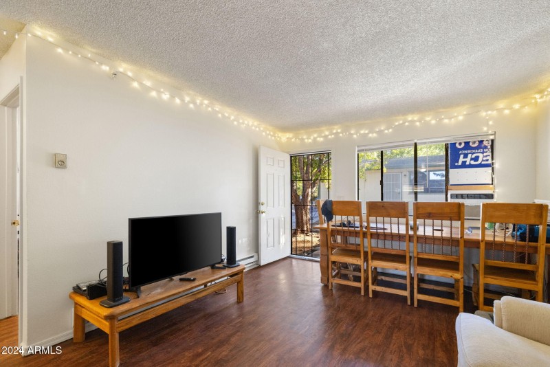 8-Living Room_4
