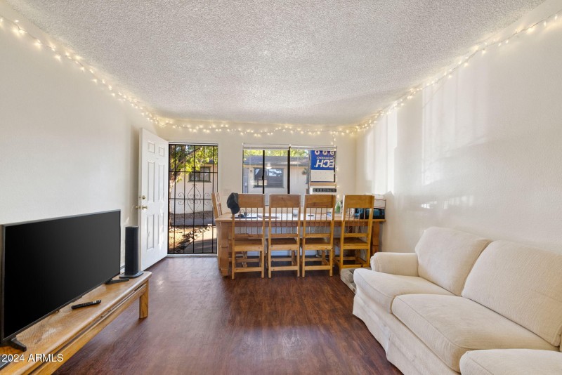 7-Living Room_3