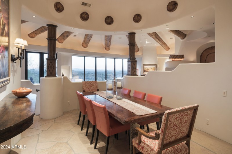Intimate dining