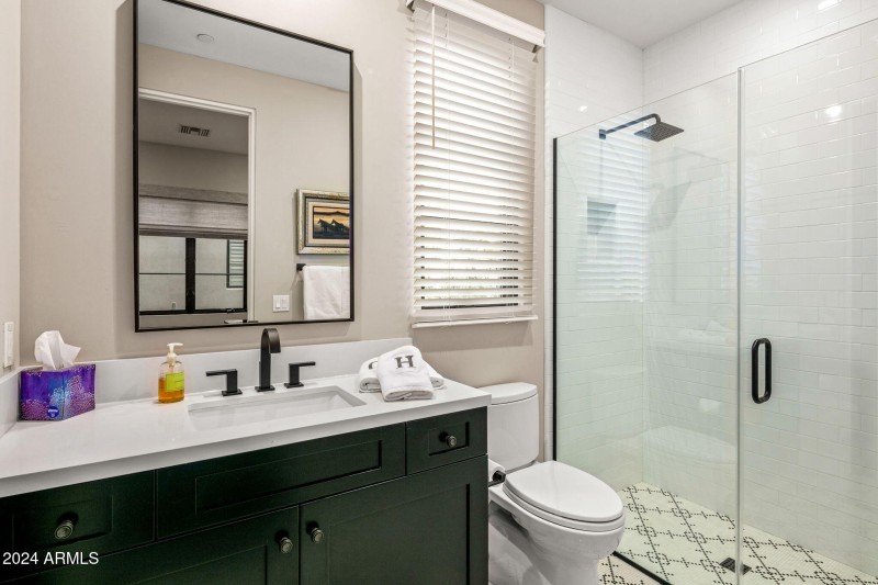 37-web-or-mls-Office Ensuite Bath