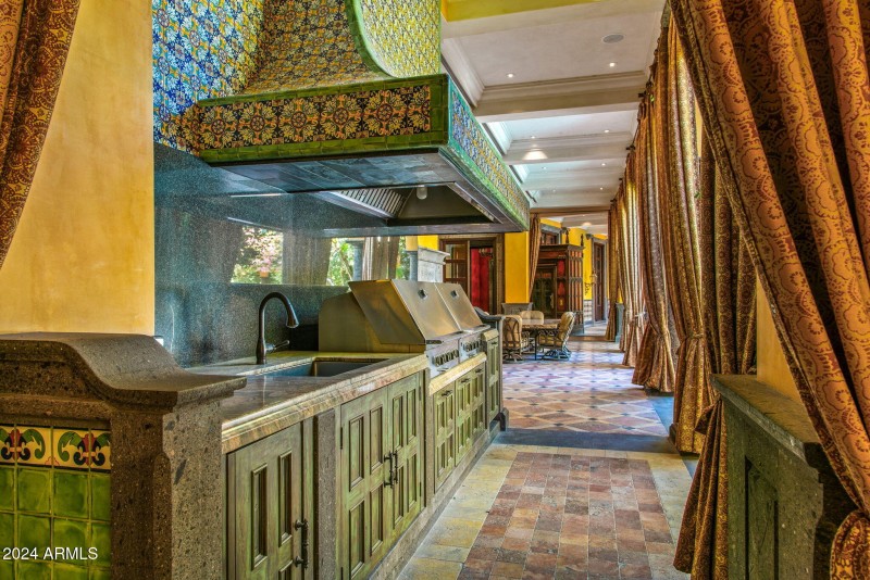Outdoor Kitchen