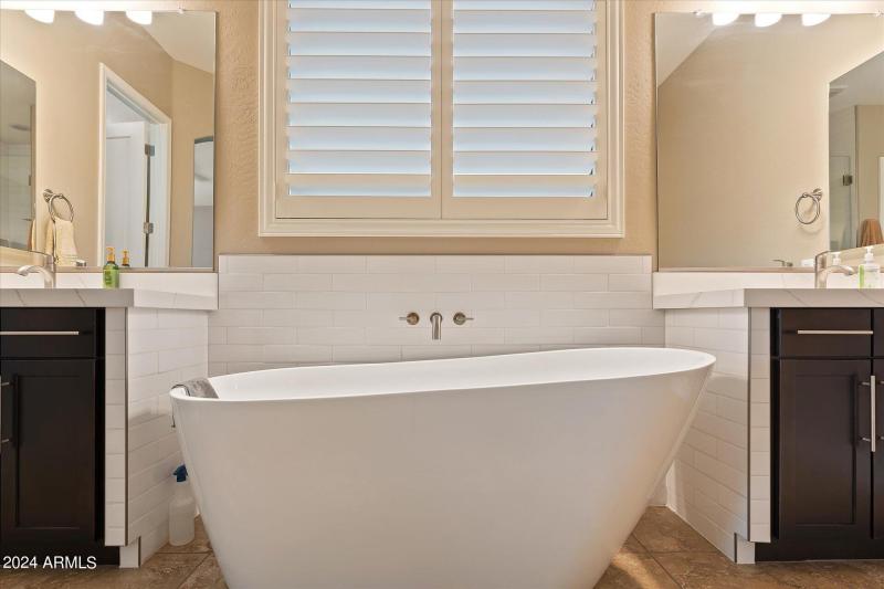 28-028-primary-bathroom