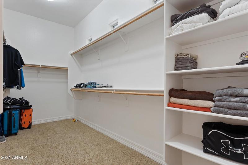 29-029-primary-closet