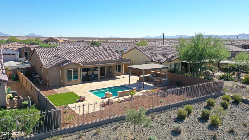 Large Backyard!