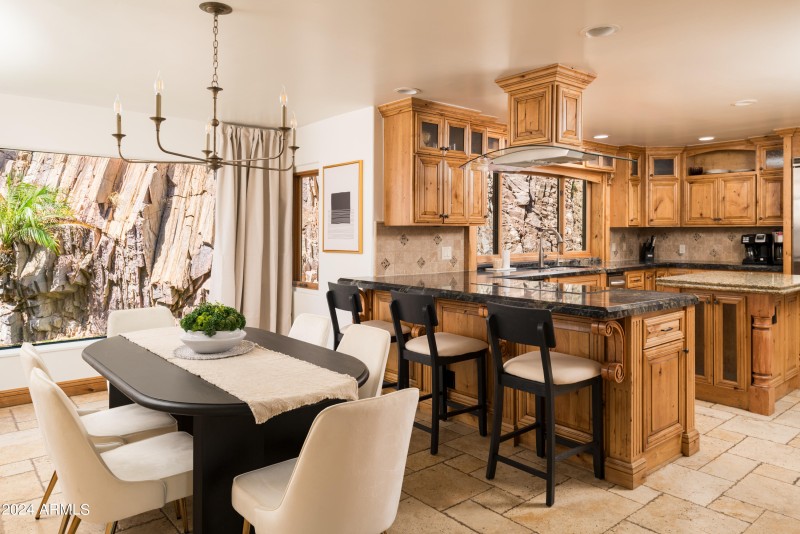Moonlight Kitchen:Dining