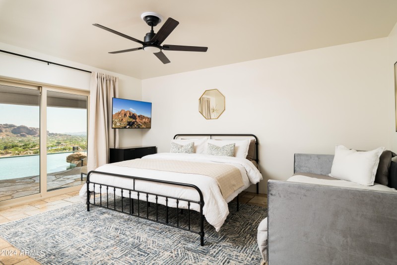 Moonlight Guest Room 5