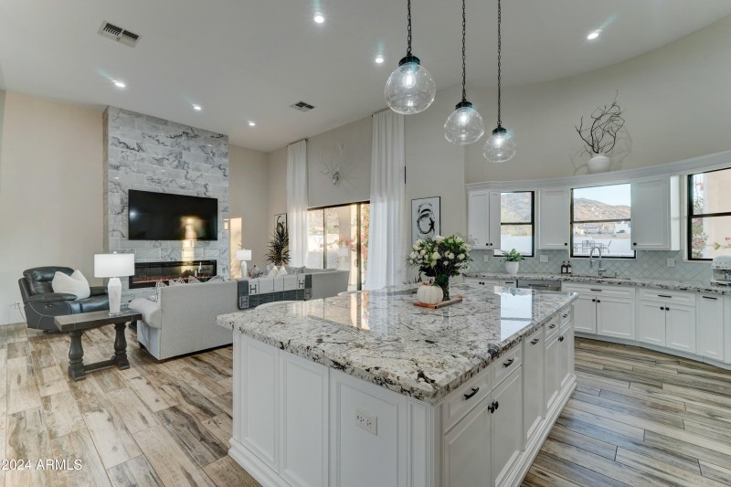 3923 W Fox Rd-16