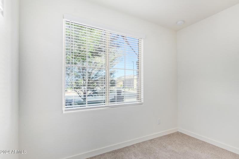 L Fourth bedroom or office