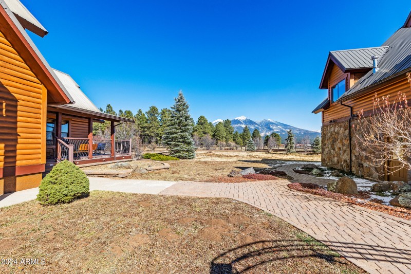 8950 W Antoinette Way-6