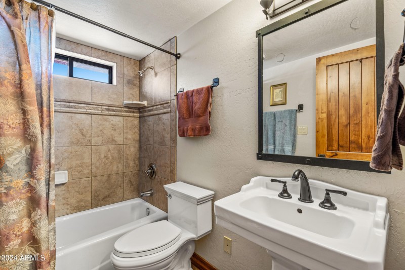 8950 W Antoinette Way-41