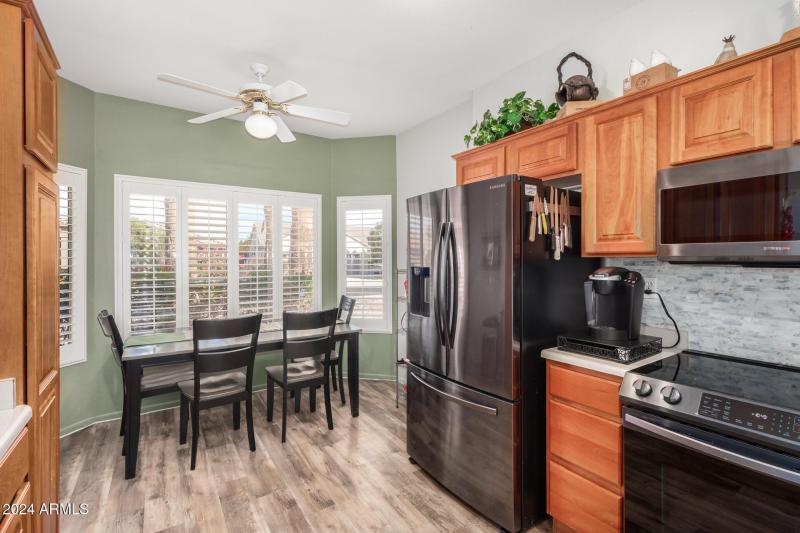 0044-09 - Desert Winds