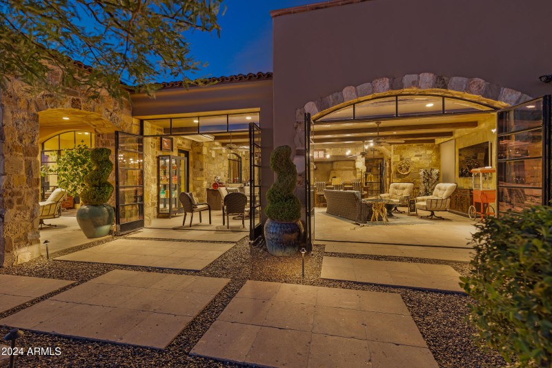 Bella Vita - 42383 N 111TH PL