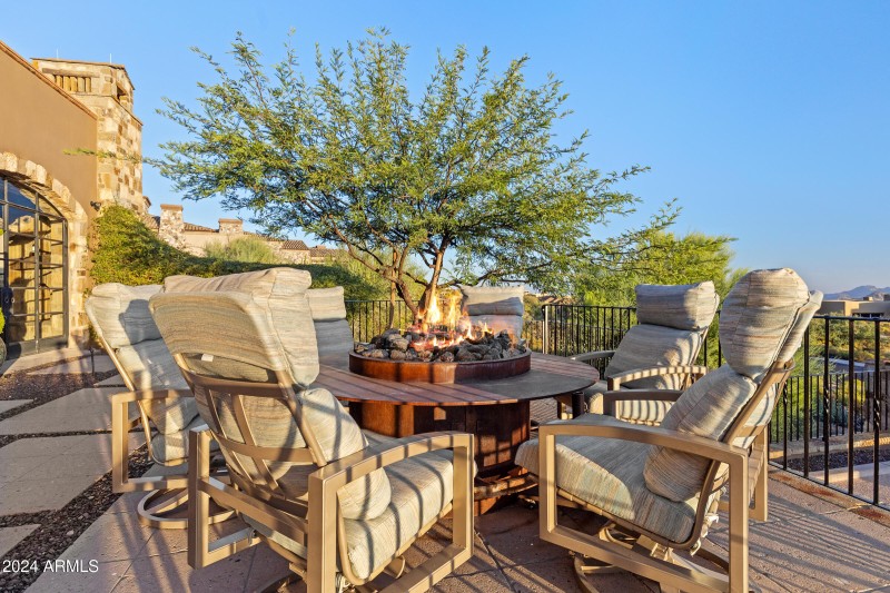 Bella Vita - 42383 N 111TH PL