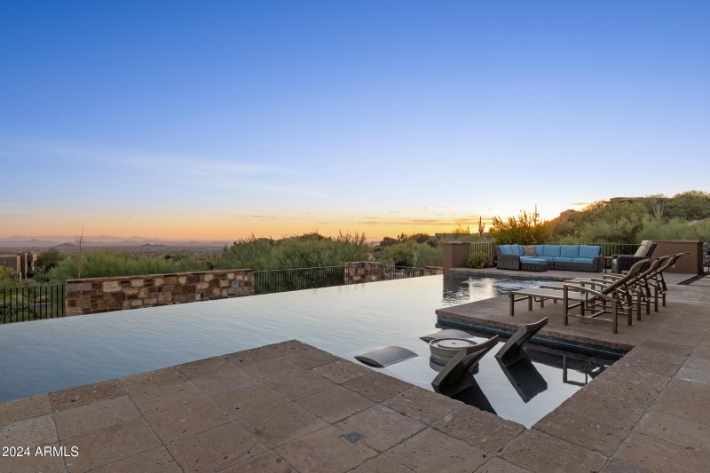 Bella Vita - 42383 N 111TH PL