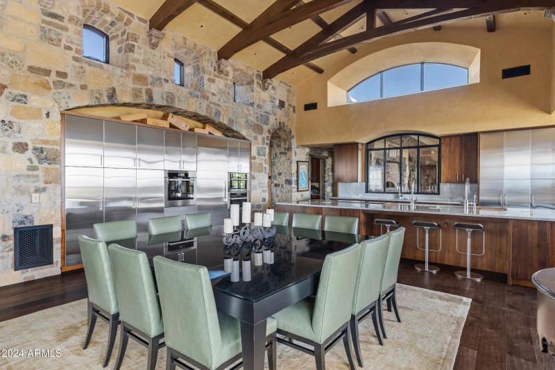 Bella Vita - 42383 N 111TH PL