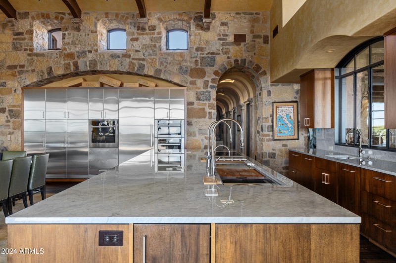 Bella Vita - 42383 N 111TH PL