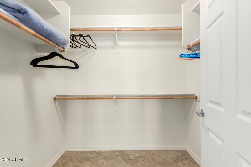 0023-23 - Dove Lakes 33575