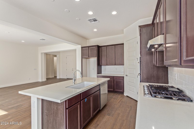 Quartz Countertops @ Kitchen