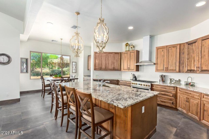 CUSTOM KITCHEN