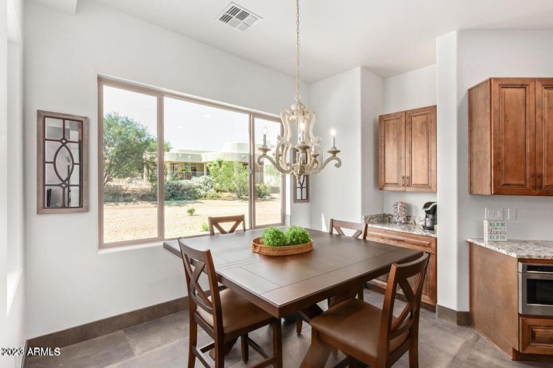 BREAKFAST NOOK
