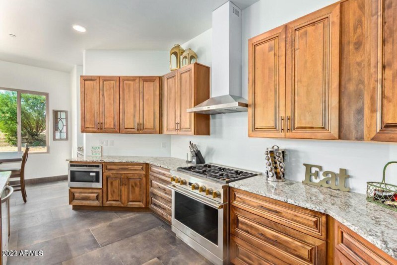 CHEF'S KITCHEN