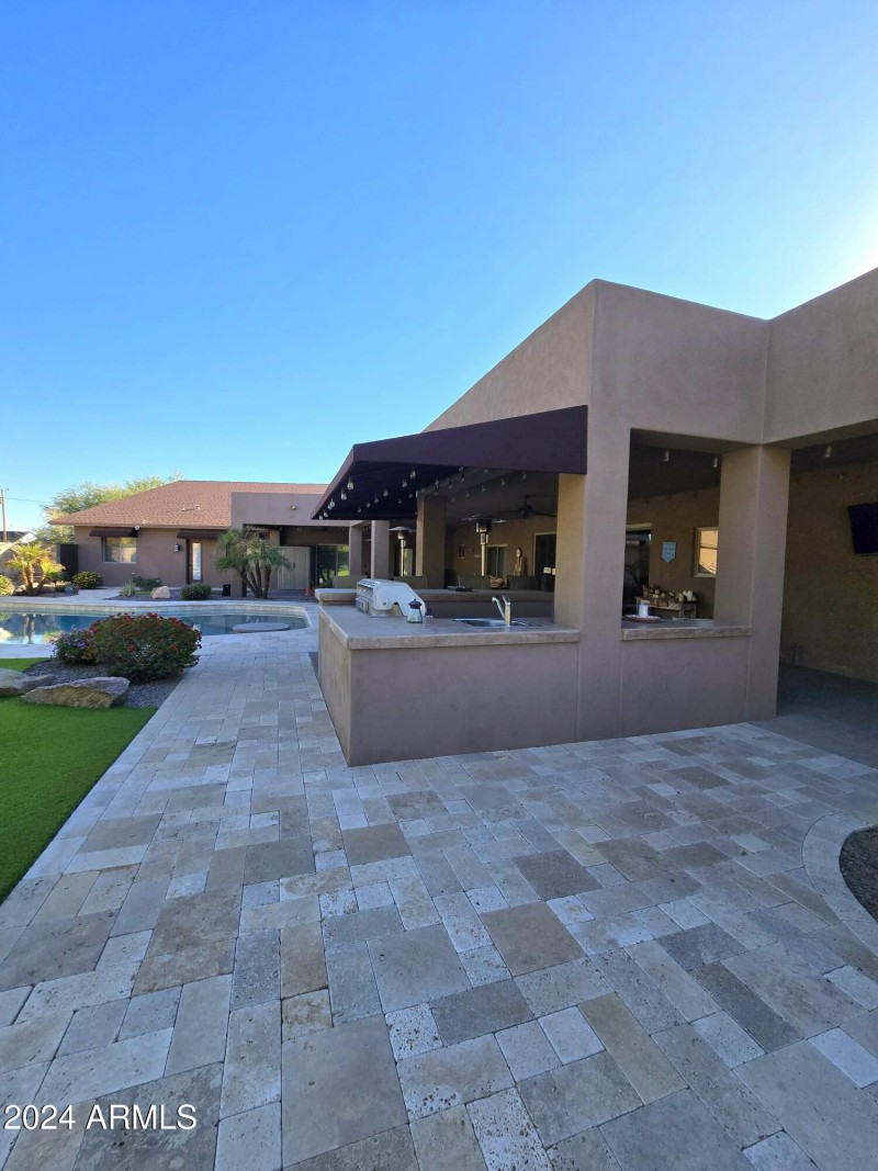 Outdoor kitchen