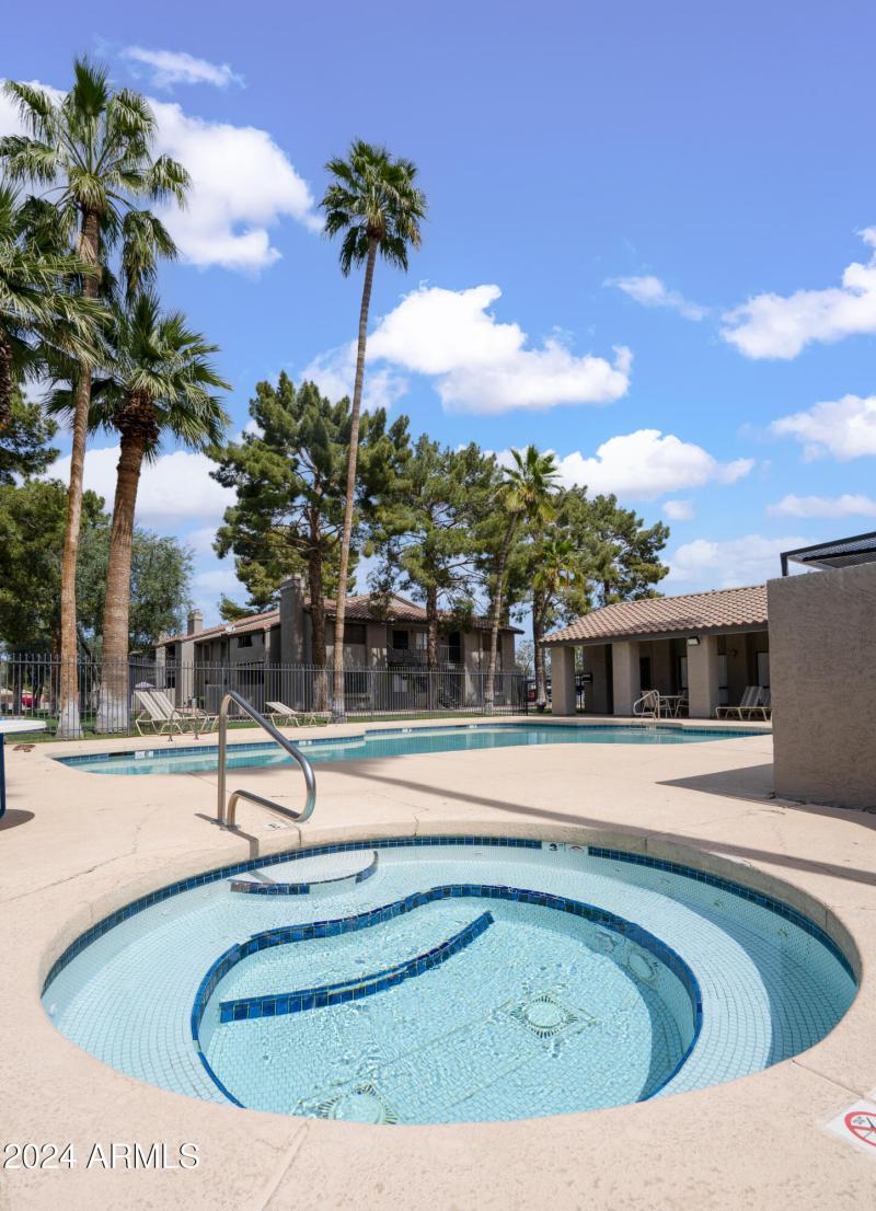 1063 At Mesa Amenities