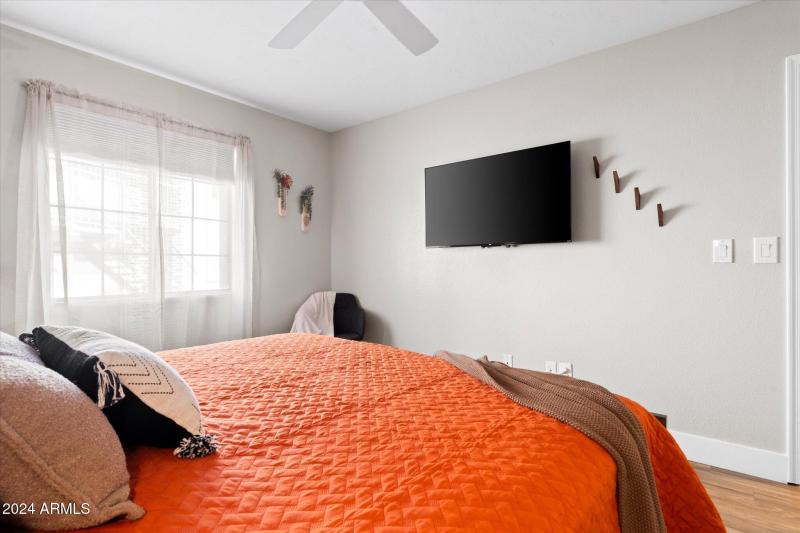 1063 - Bedroom Primary - 10 - 24-DSC0912