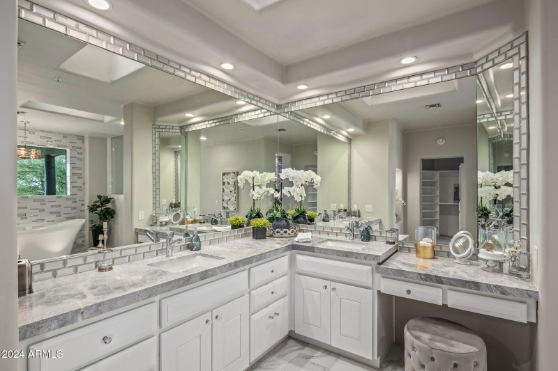 020_Master Vanities