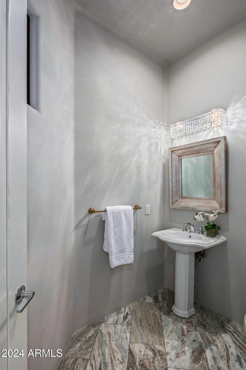 028_Powder Room