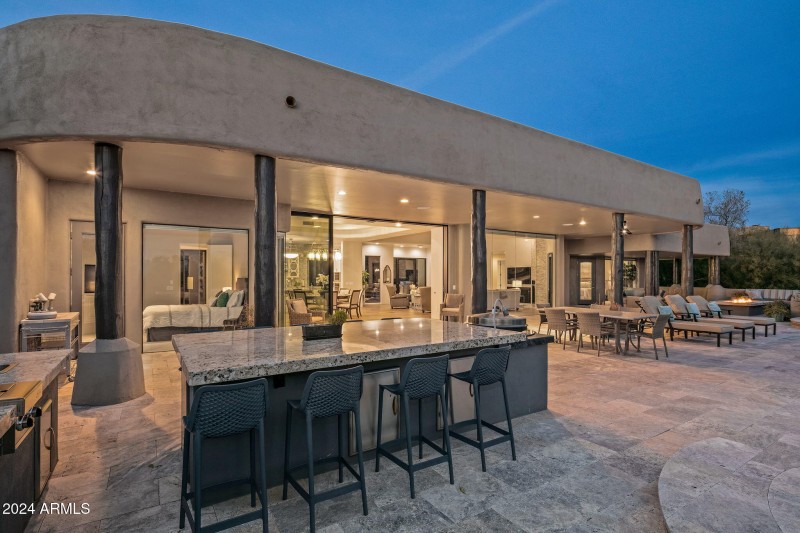 040_Outdoor dining