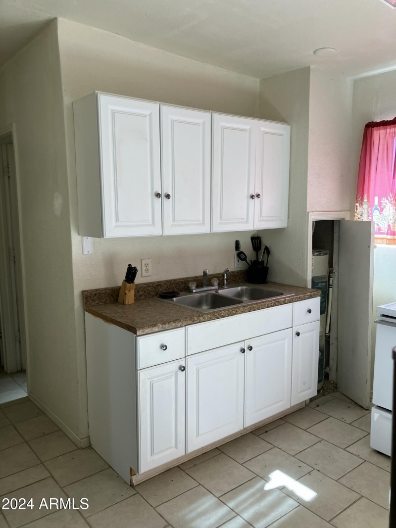 7E213E8B-6264-444B-9CF4-370C0817BBED