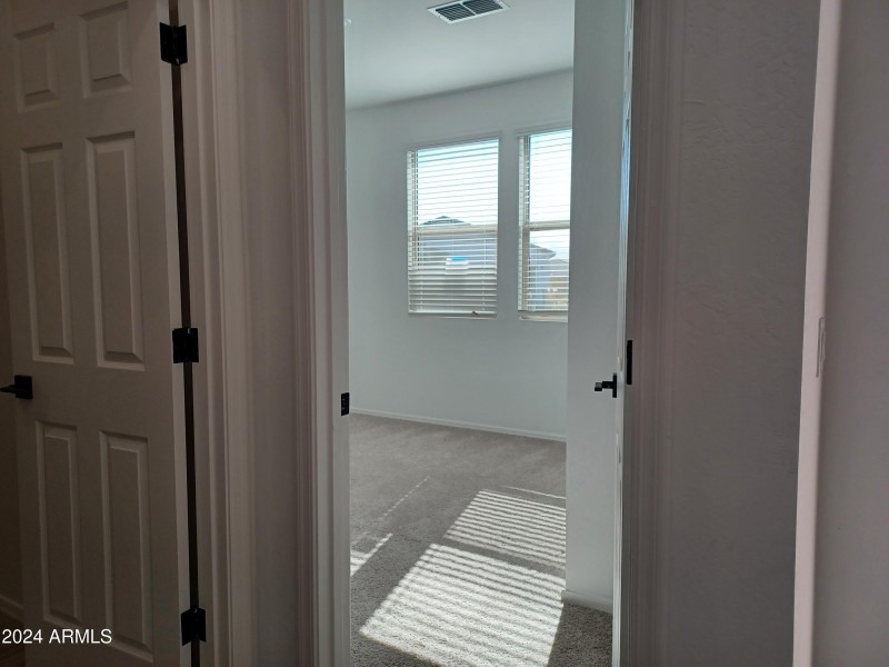 005 Bedroom 3 Entry