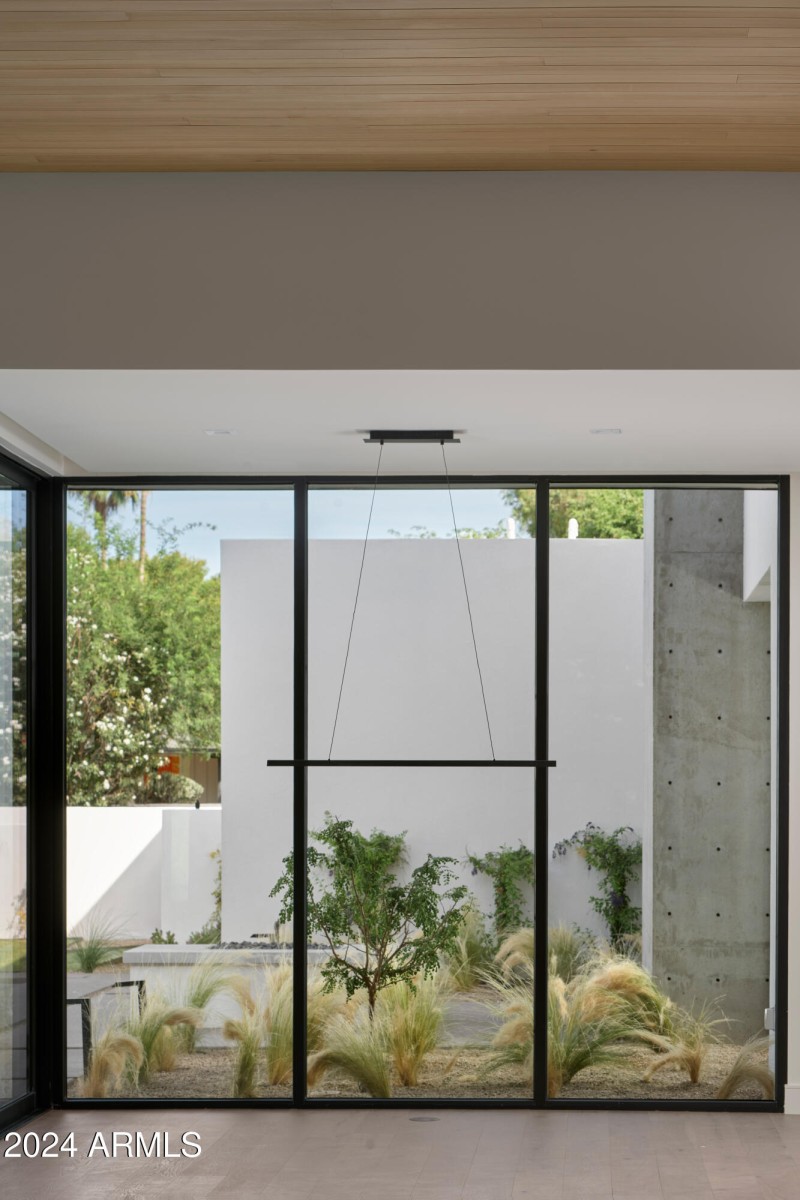 Garden View Dining Nook