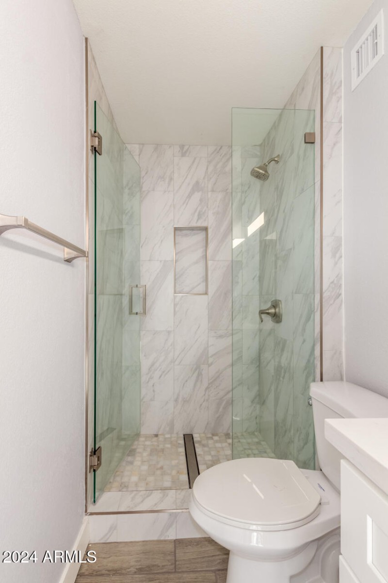 14 Master Bath (2)